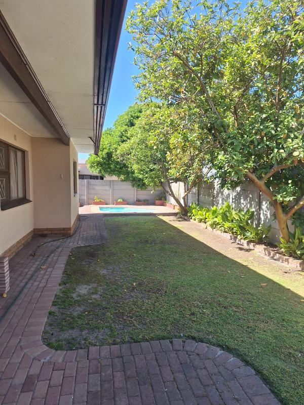 5 Bedroom Property for Sale in Goodwood Park Western Cape